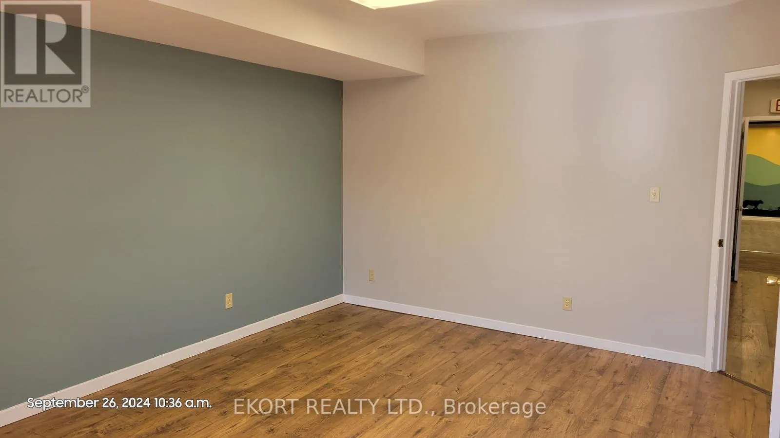 A - 82 DUNDAS STREET W, #A