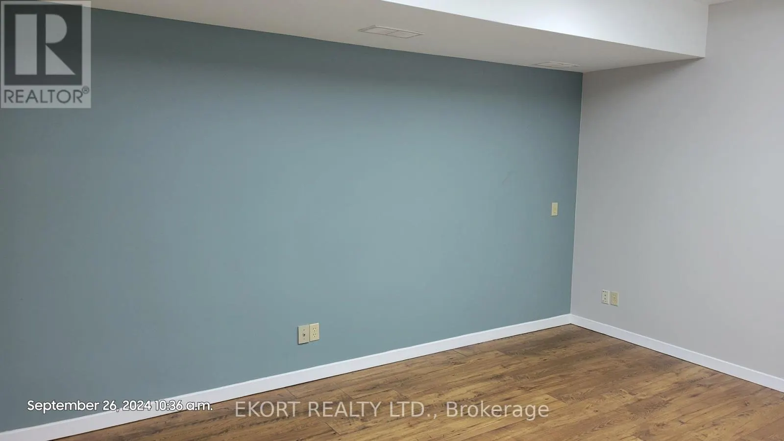 A - 82 DUNDAS STREET W, #A