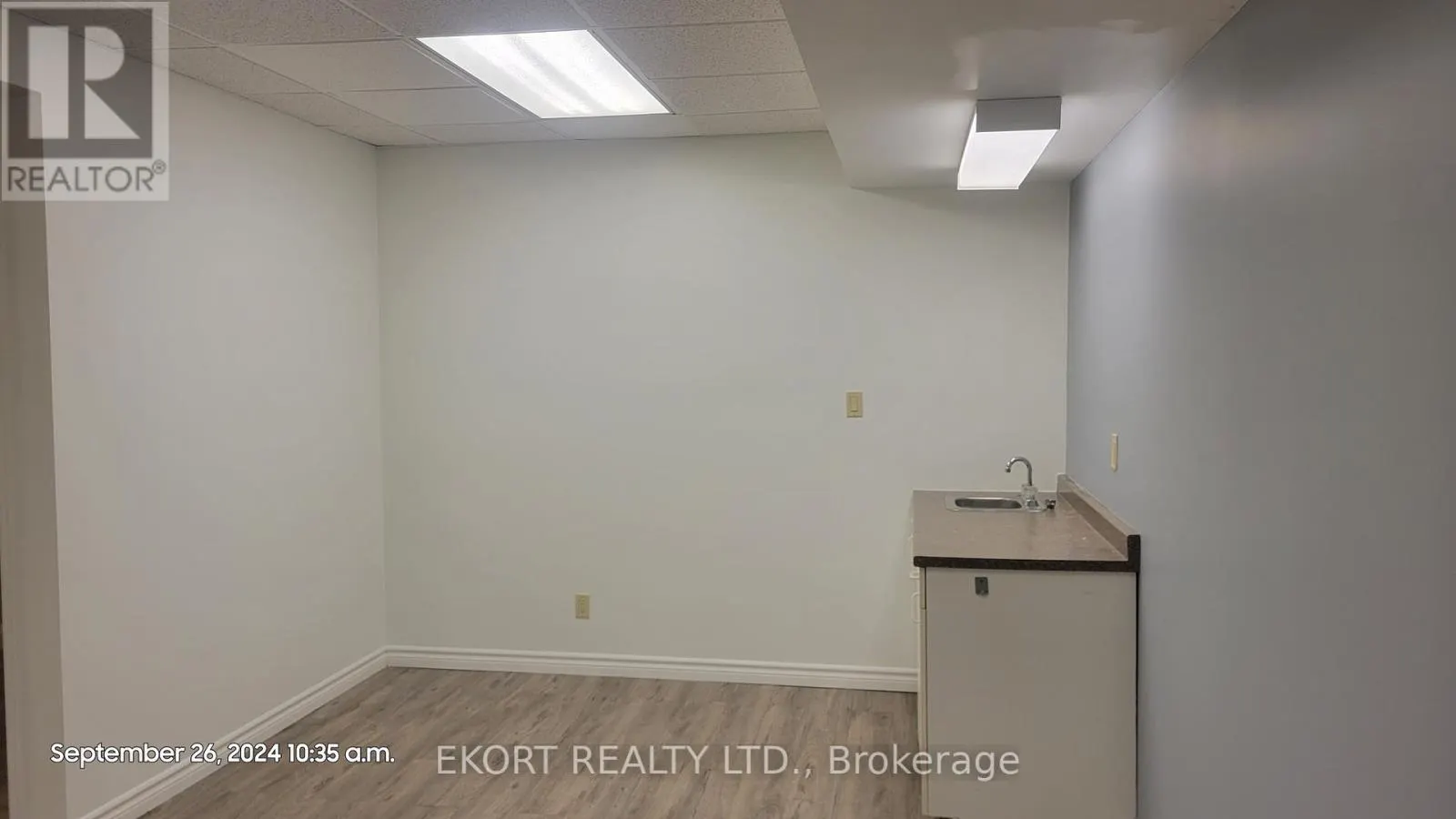 A - 82 DUNDAS STREET W, #A