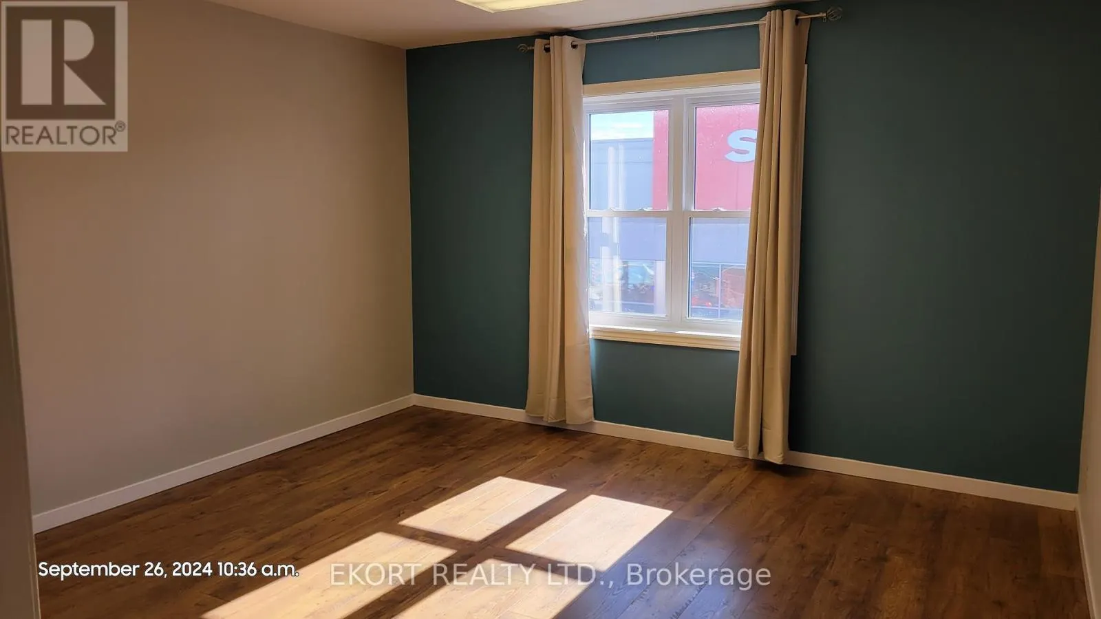 A - 82 DUNDAS STREET W, #A