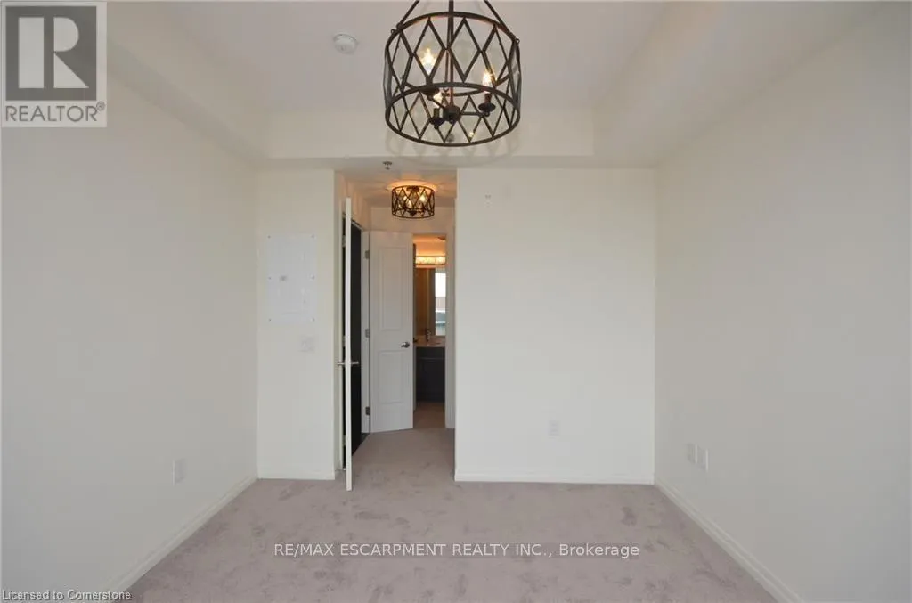 203 - 560 NORTH SERVICE ROAD