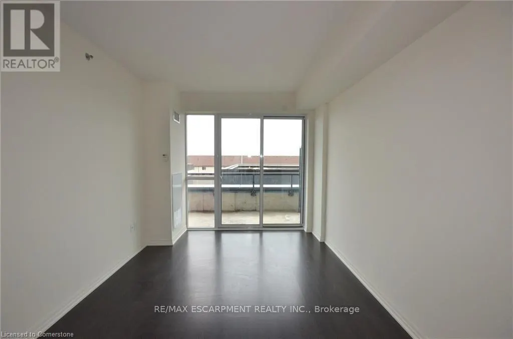 203 - 560 NORTH SERVICE ROAD