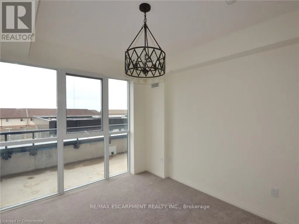 203 - 560 NORTH SERVICE ROAD
