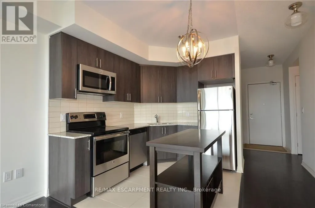 203 - 560 NORTH SERVICE ROAD