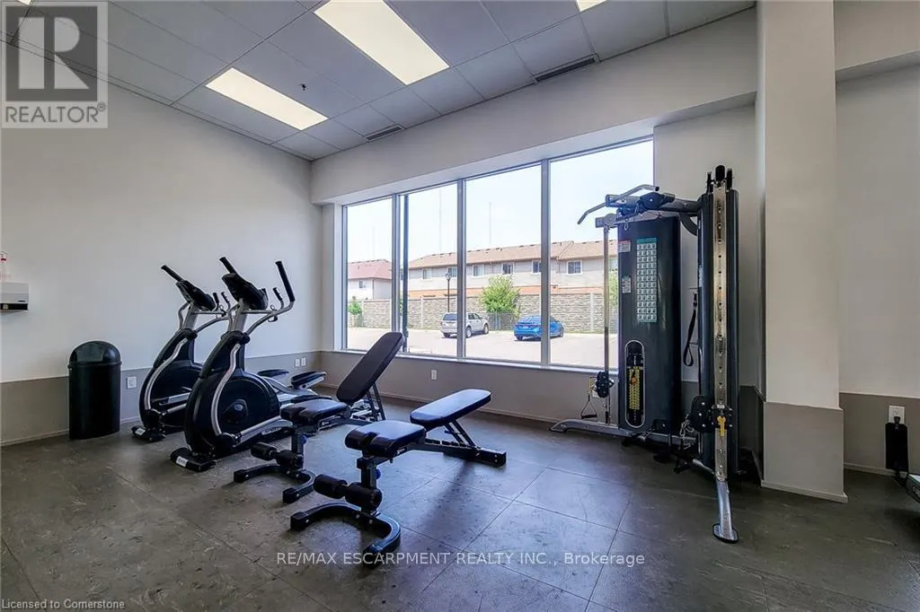203 - 560 NORTH SERVICE ROAD