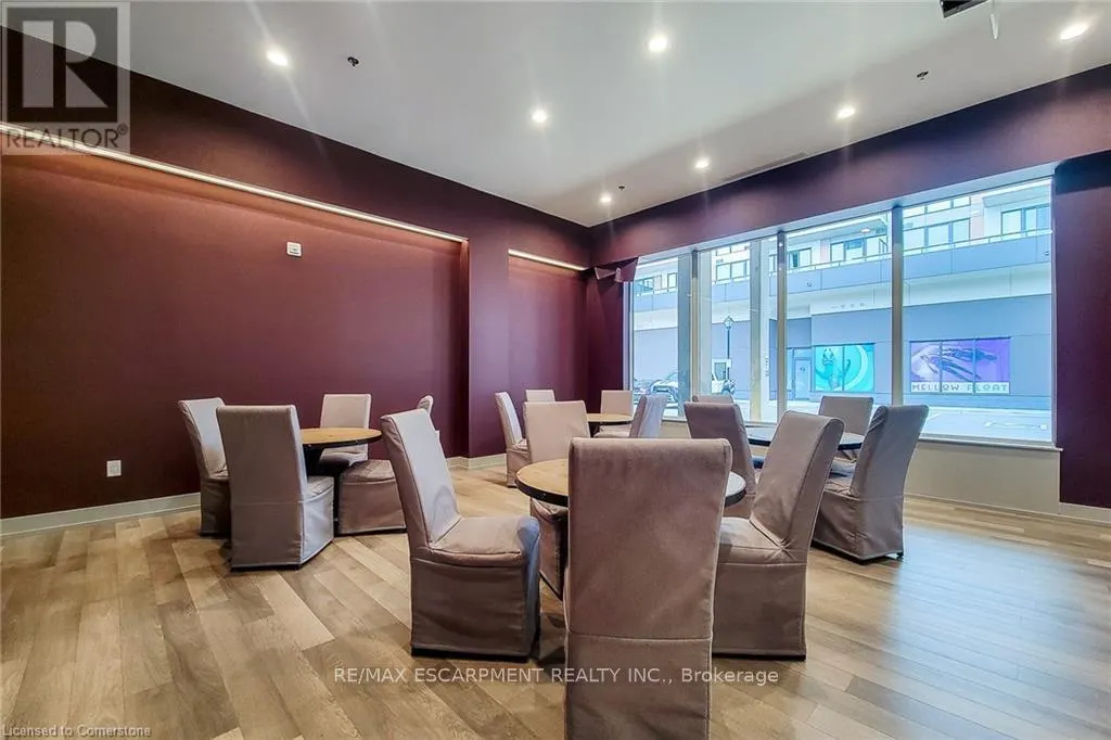 203 - 560 NORTH SERVICE ROAD
