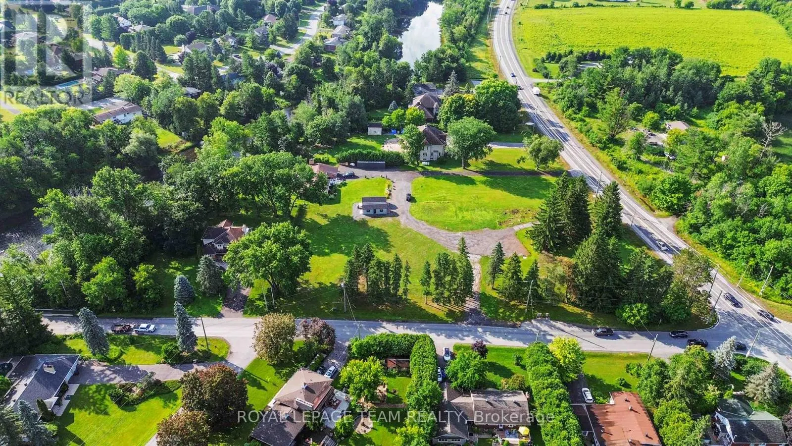 4003 RIDEAU VALLEY DRIVE N