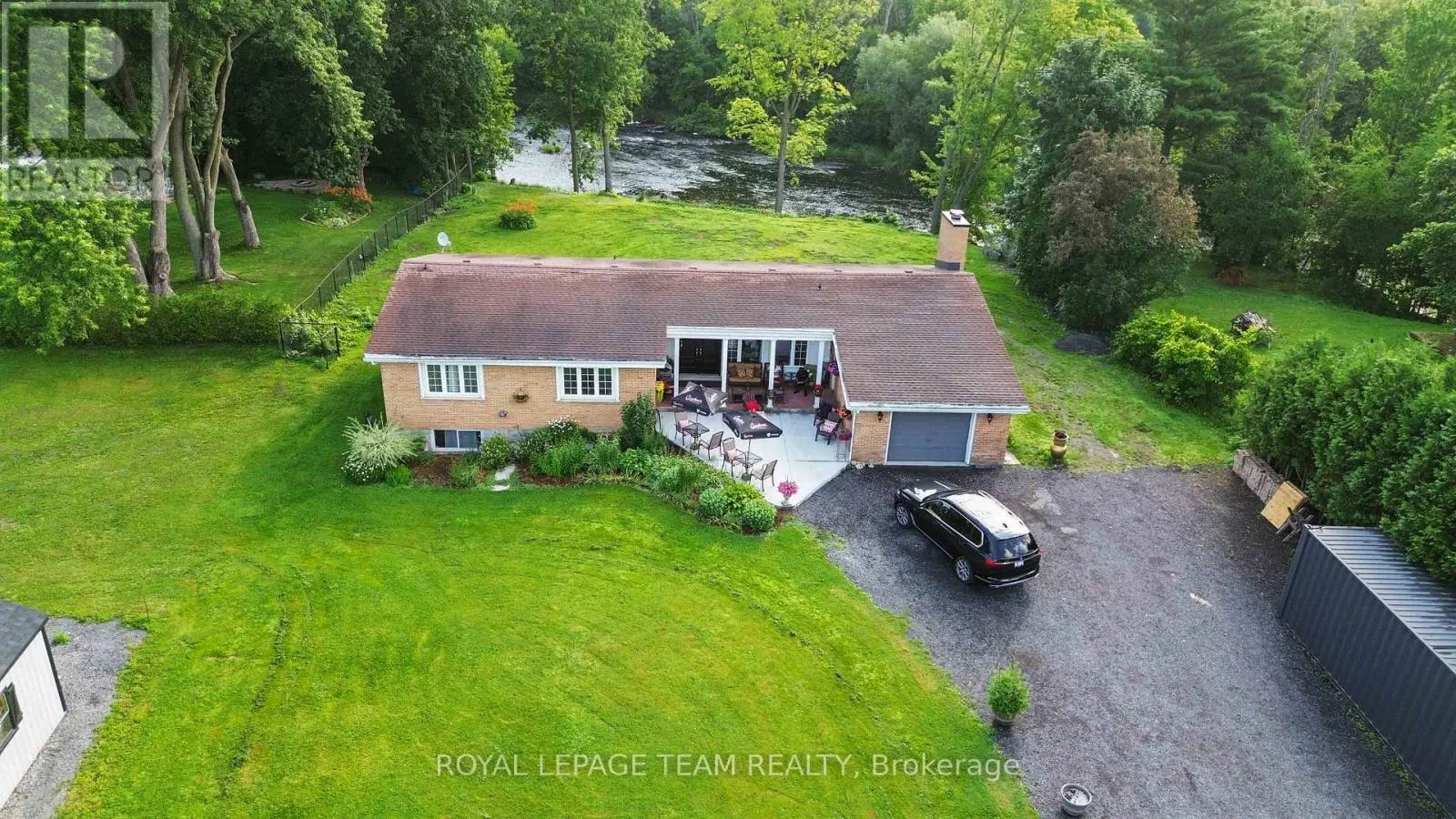4003 RIDEAU VALLEY DRIVE N