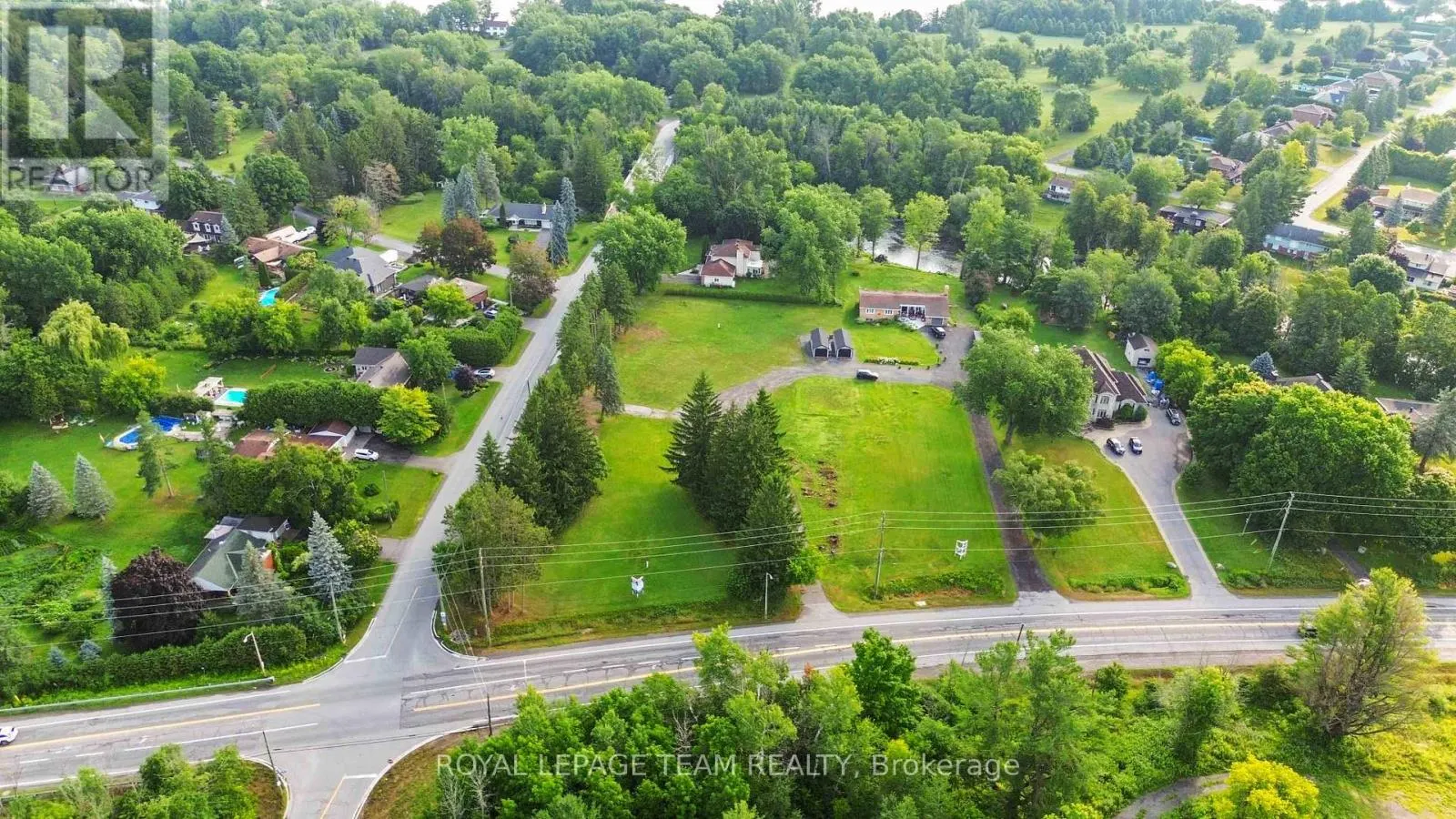 4003 RIDEAU VALLEY DRIVE N