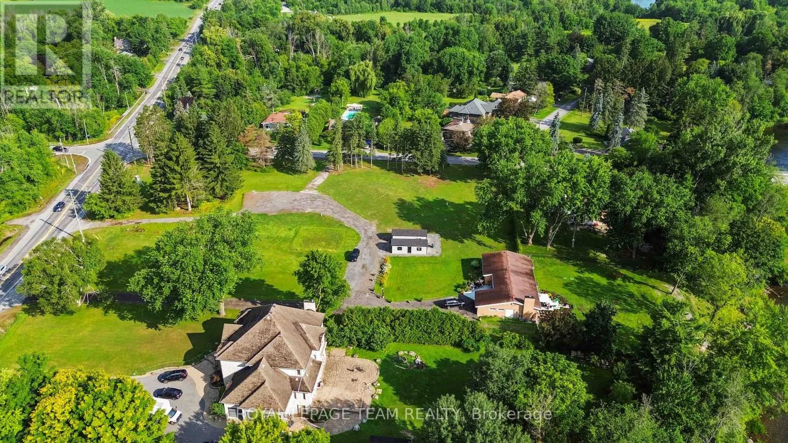 4003 RIDEAU VALLEY DRIVE N