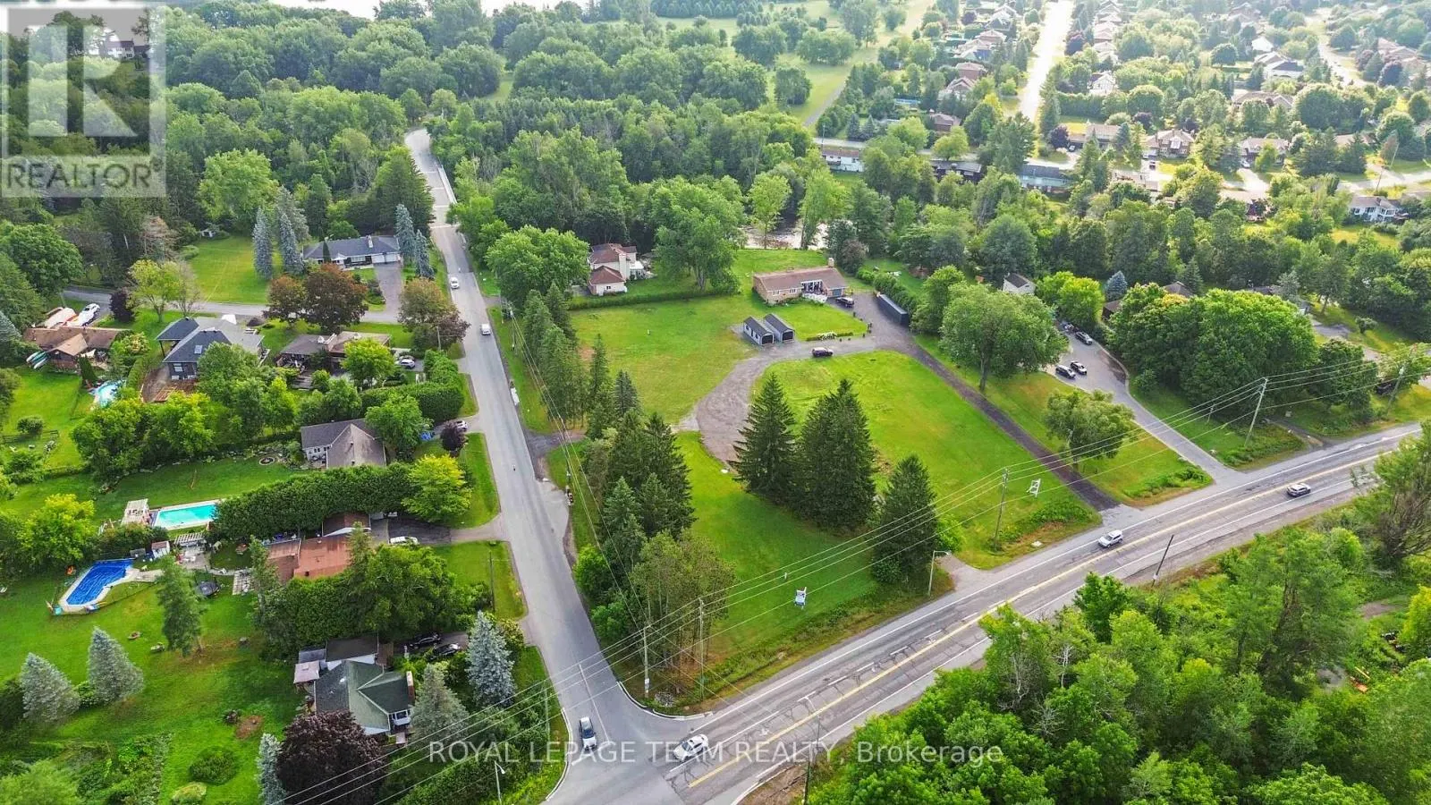 4003 RIDEAU VALLEY DRIVE N