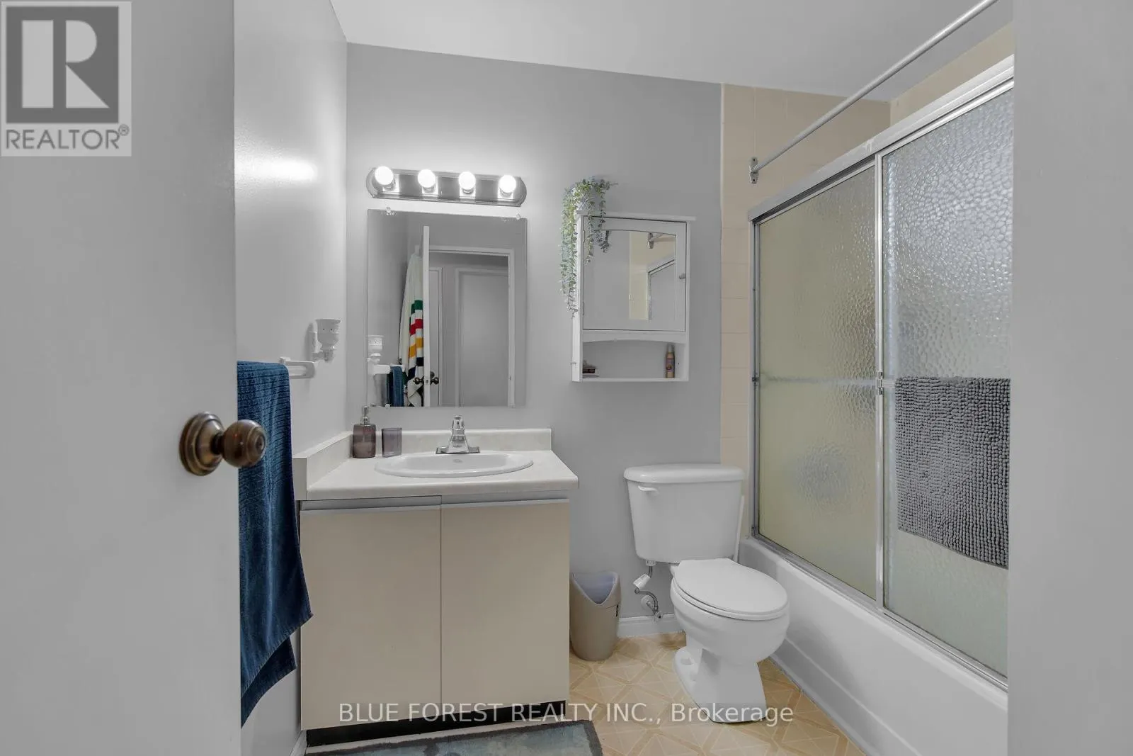 909 - 127 BELMONT DRIVE, #909