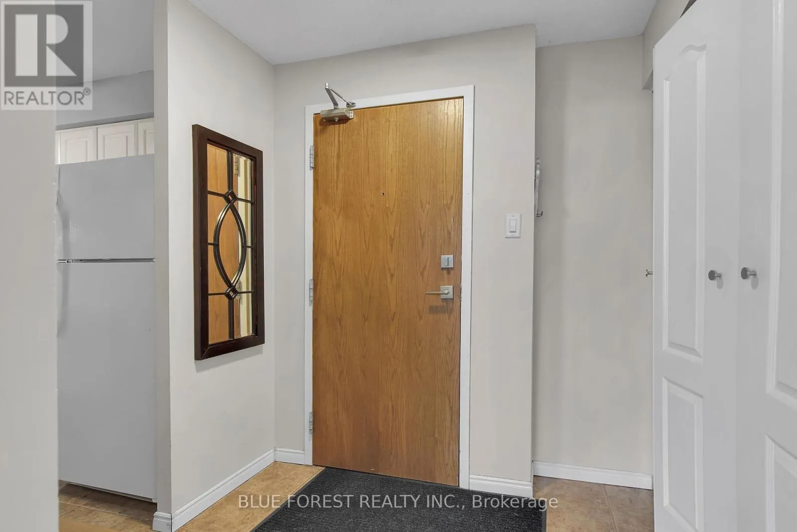909 - 127 BELMONT DRIVE, #909