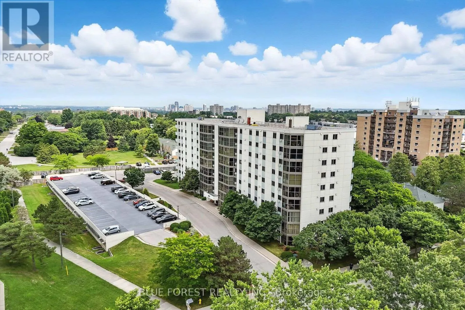 909 - 127 BELMONT DRIVE, #909