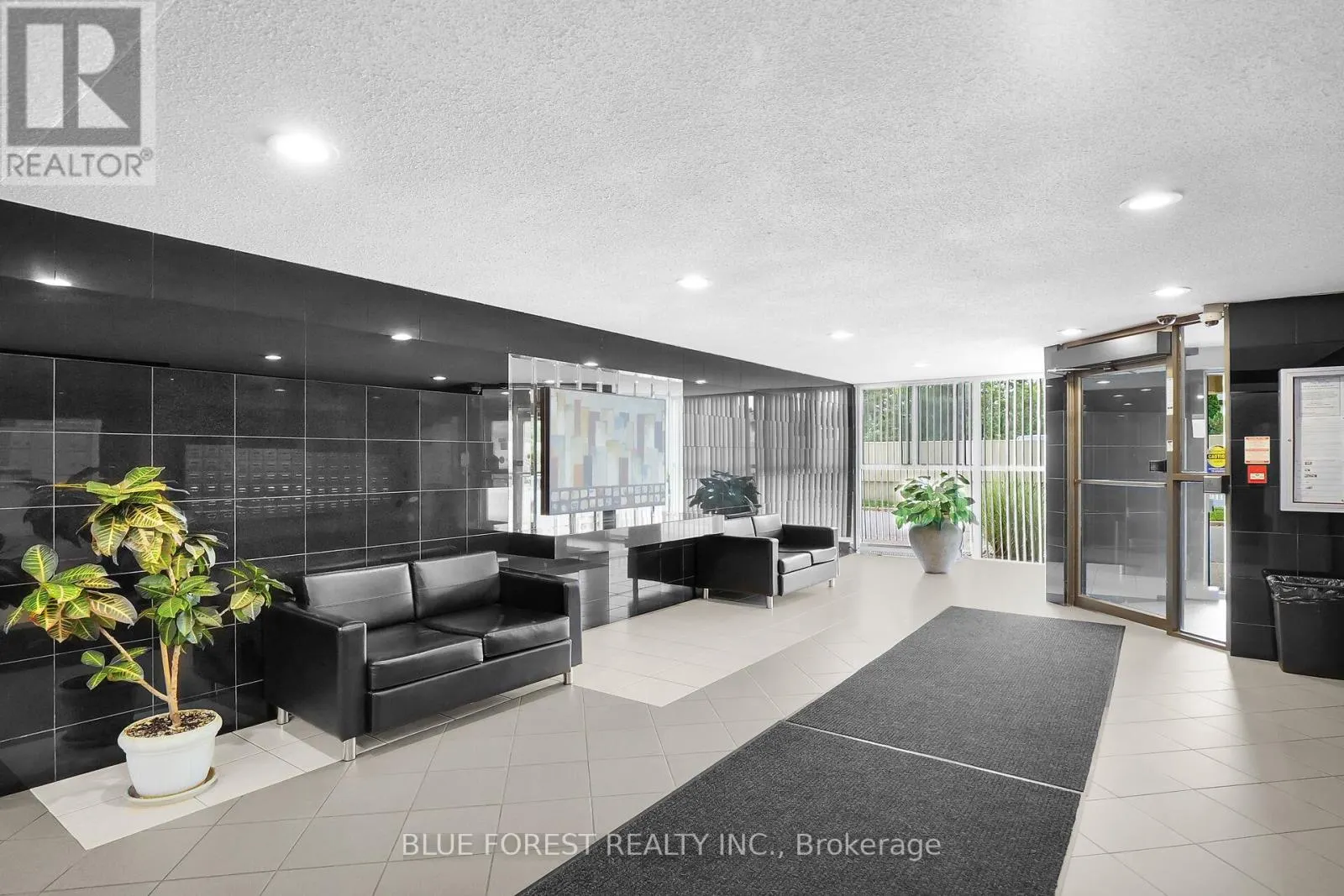 909 - 127 BELMONT DRIVE, #909
