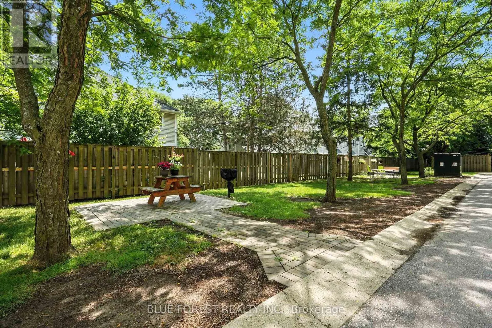 909 - 127 BELMONT DRIVE, #909