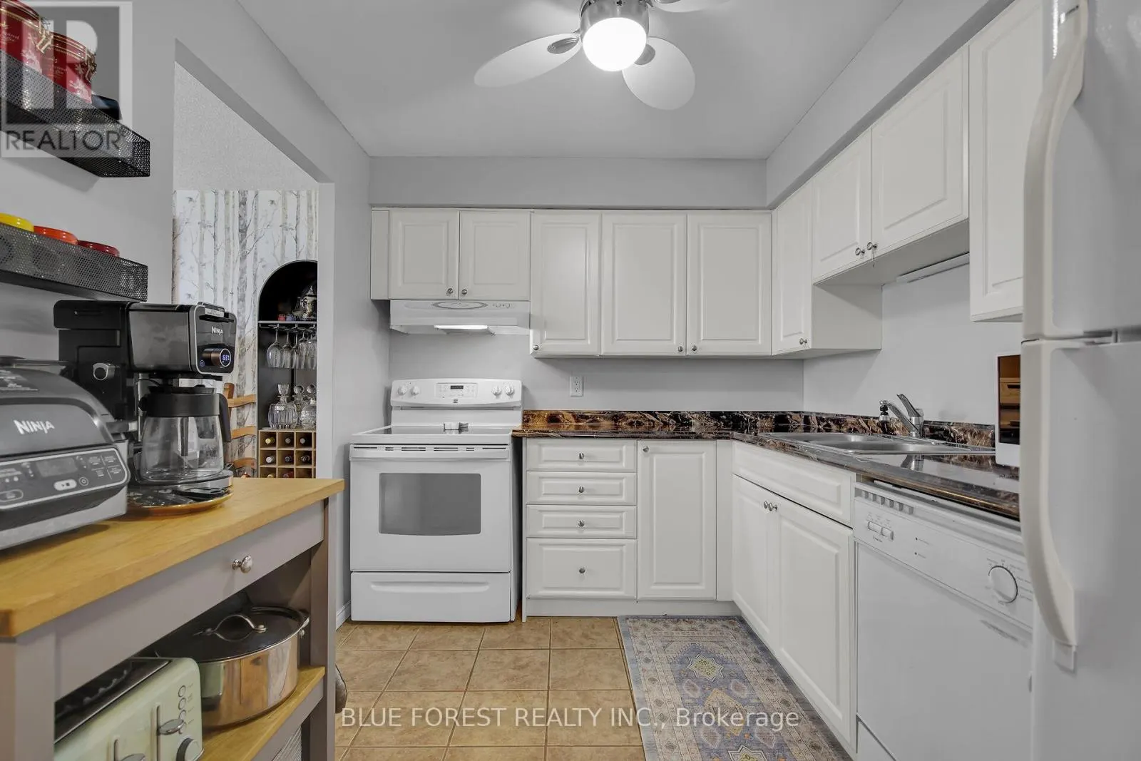 909 - 127 BELMONT DRIVE, #909