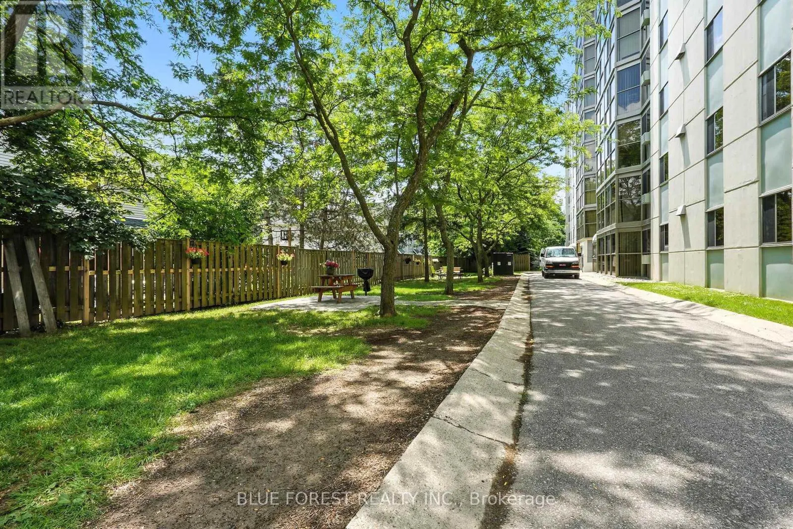 909 - 127 BELMONT DRIVE, #909
