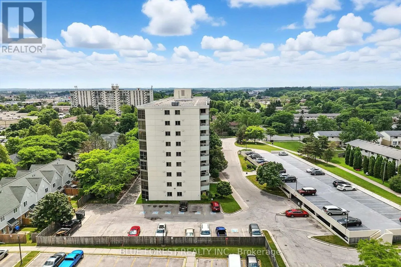 909 - 127 BELMONT DRIVE, #909