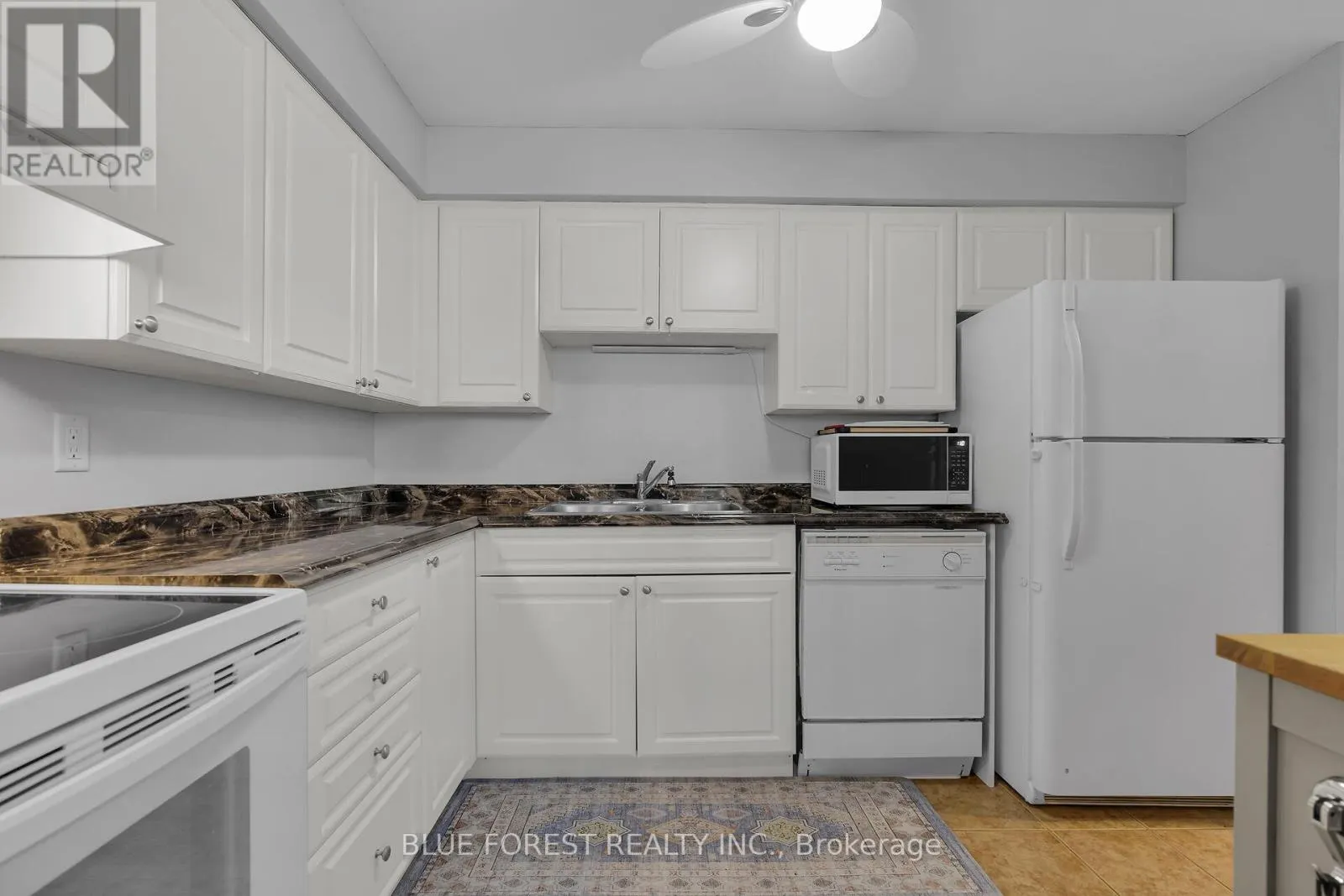 909 - 127 BELMONT DRIVE, #909