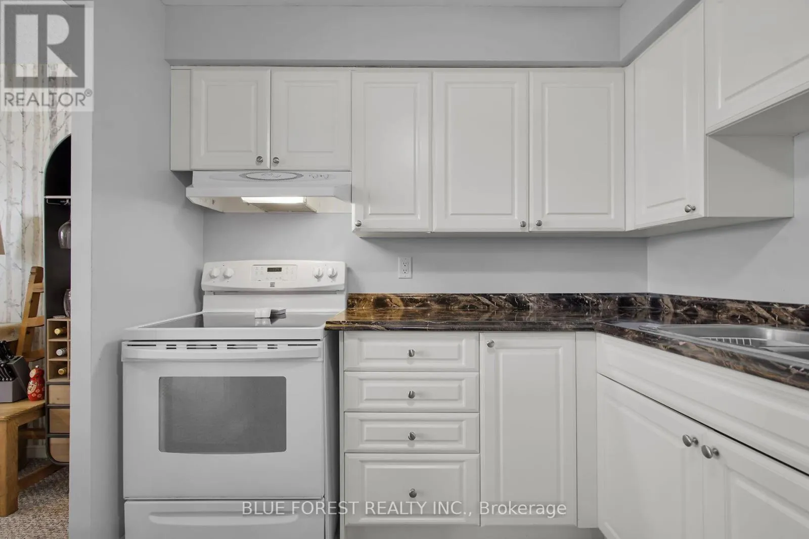 909 - 127 BELMONT DRIVE, #909