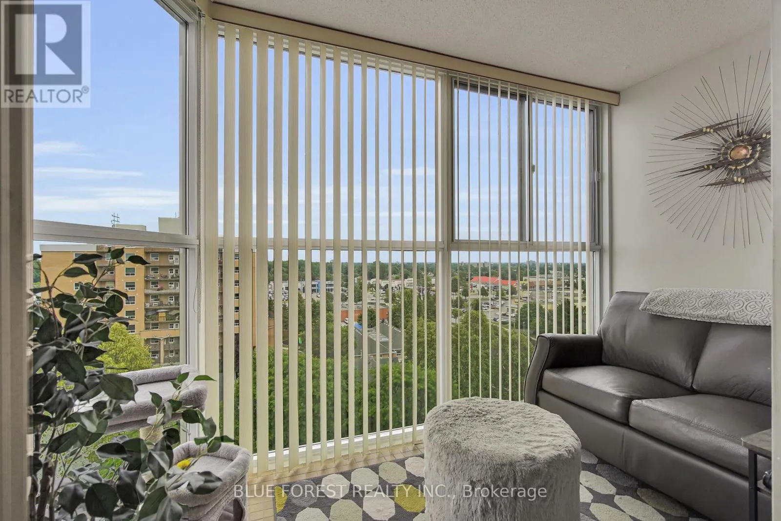 909 - 127 BELMONT DRIVE, #909