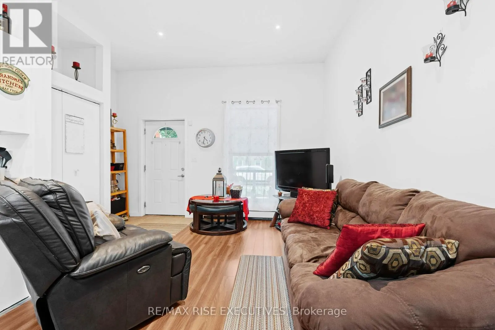 73 KING STREET E