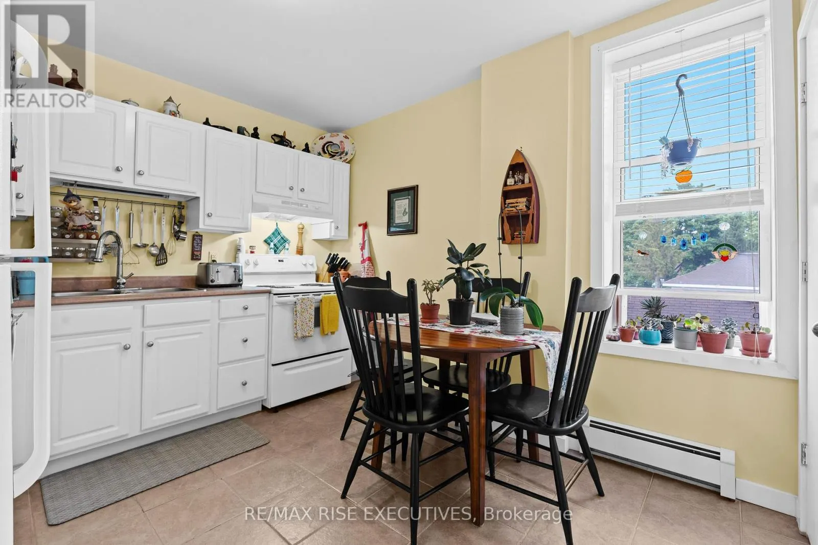 73 KING STREET E