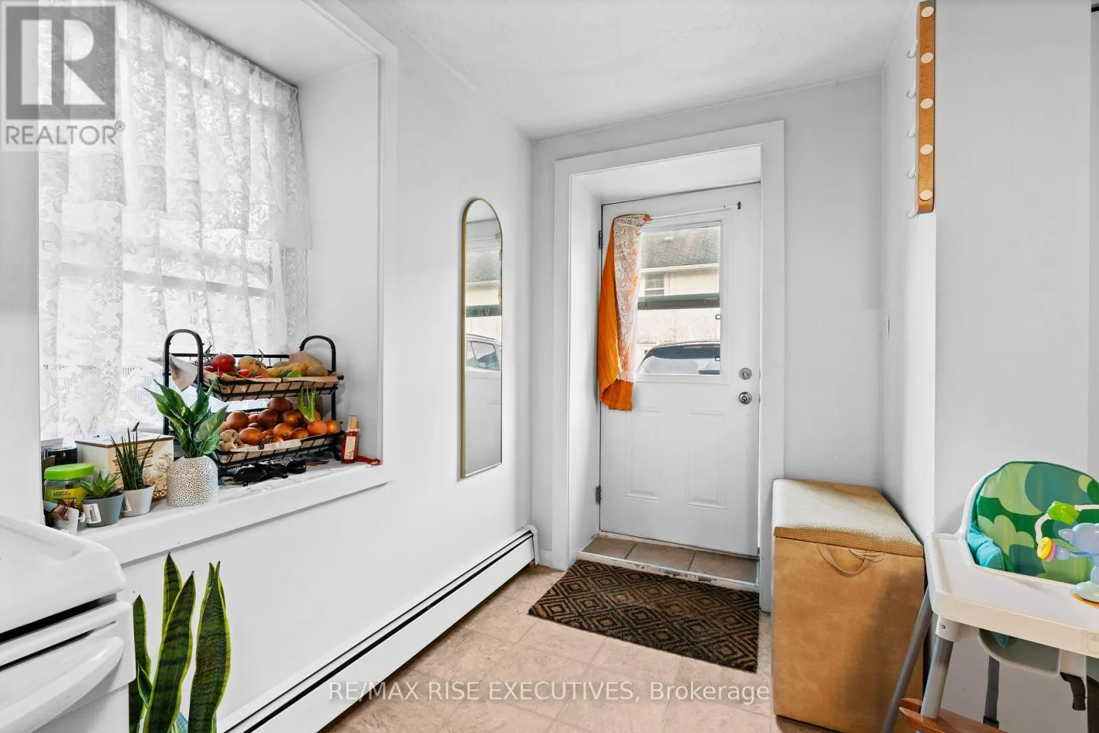 73 KING STREET E