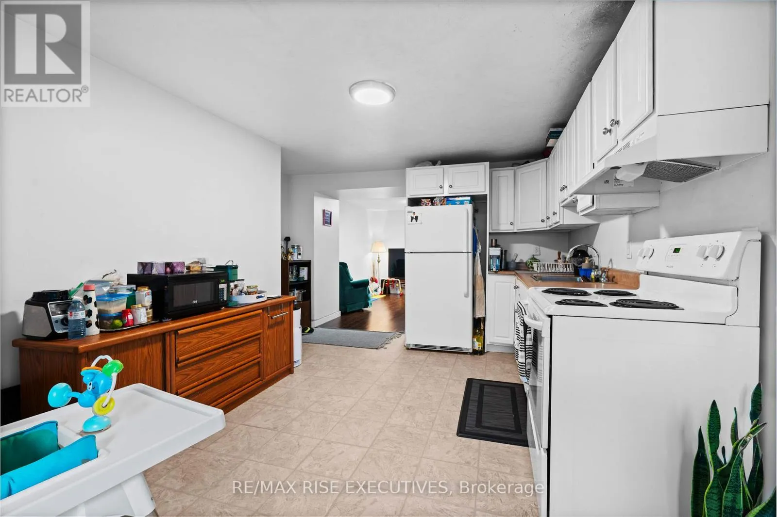 73 KING STREET E