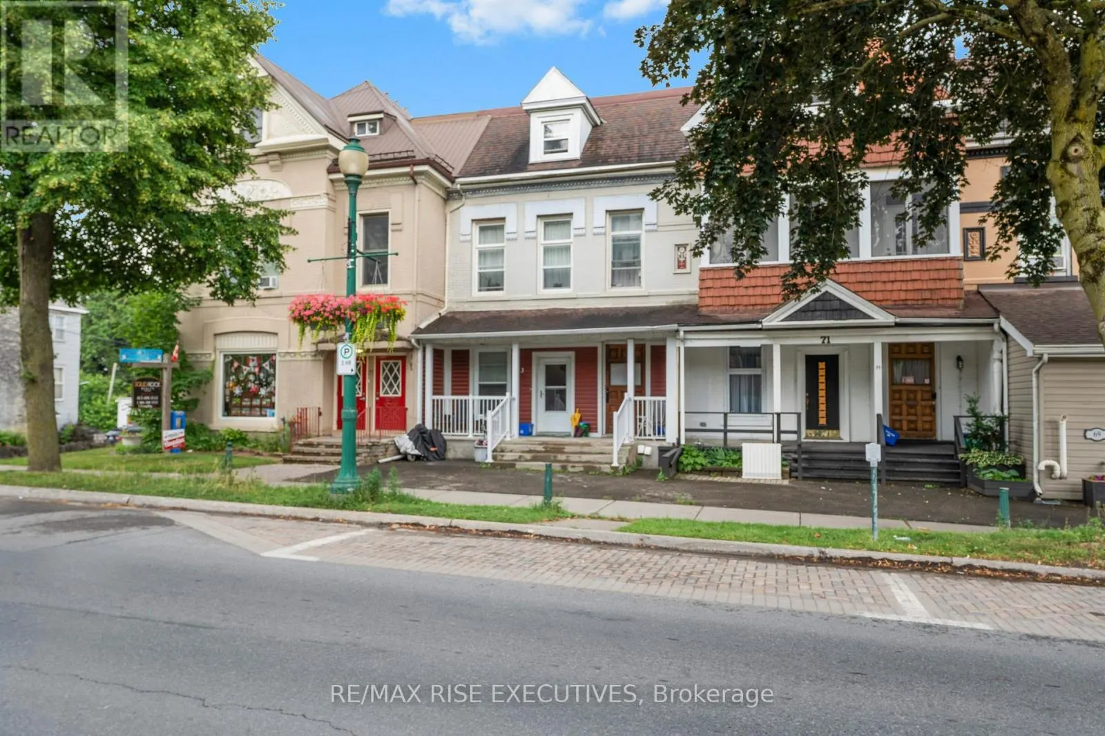 73 KING STREET E