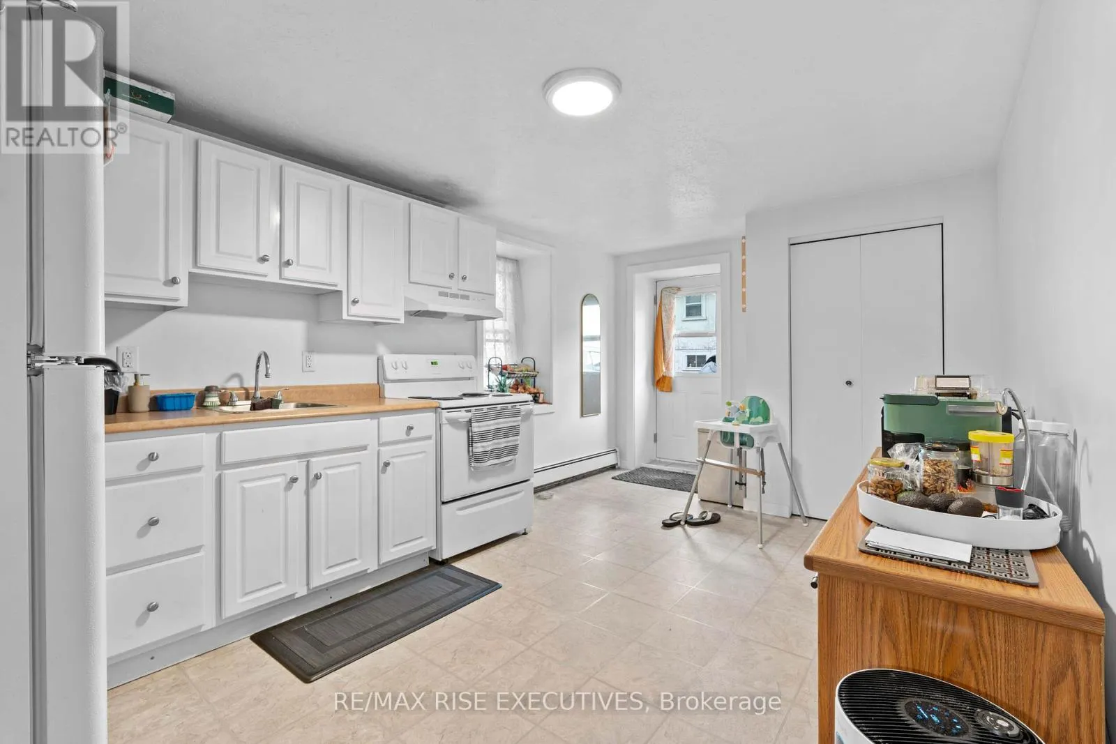 73 KING STREET E