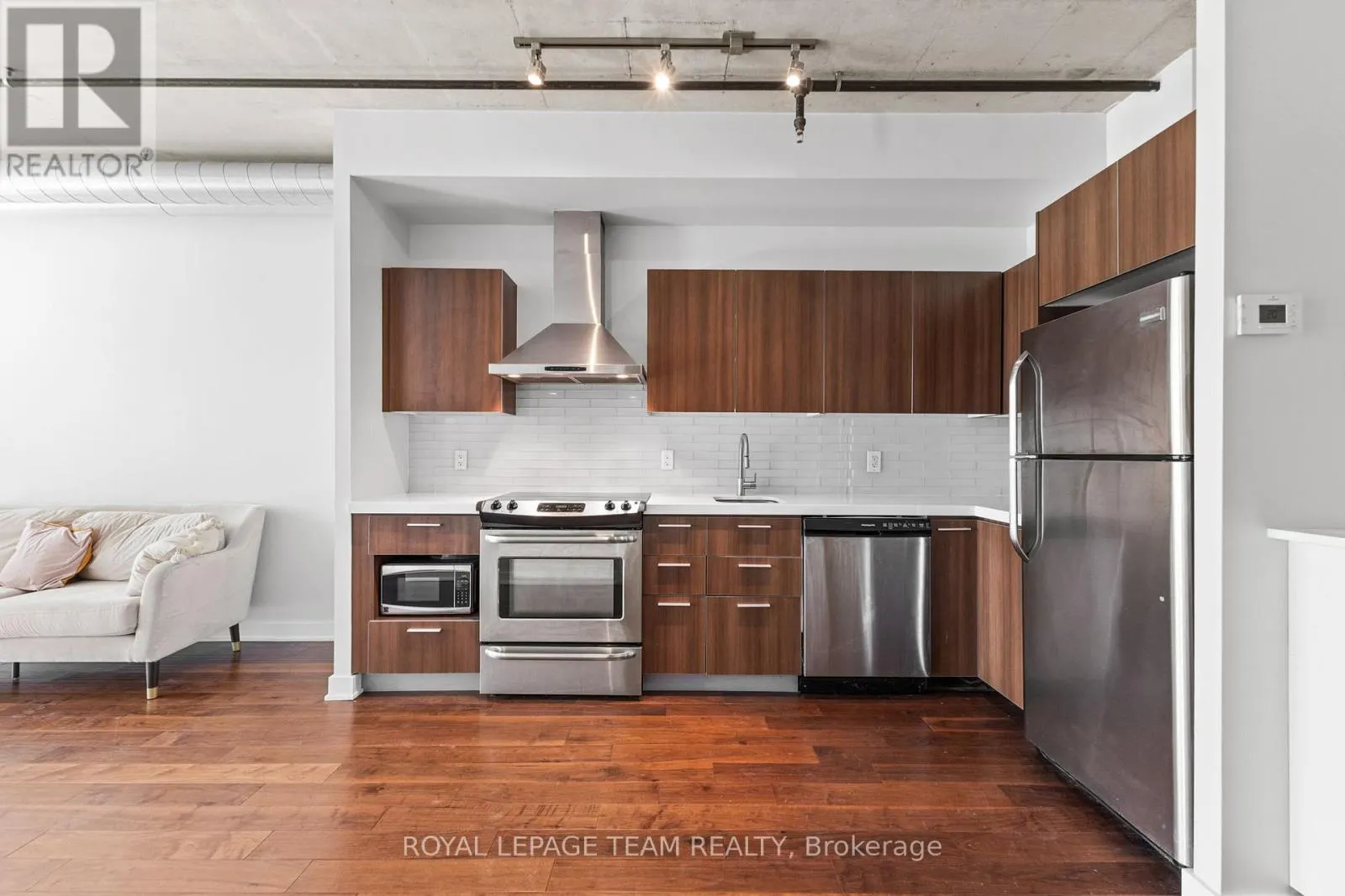 232 - 340 MCLEOD STREET