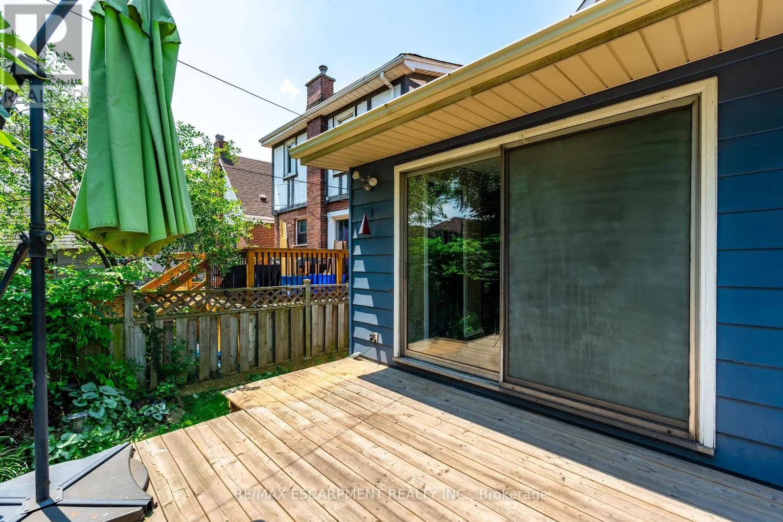 52 CONNAUGHT AVENUE N