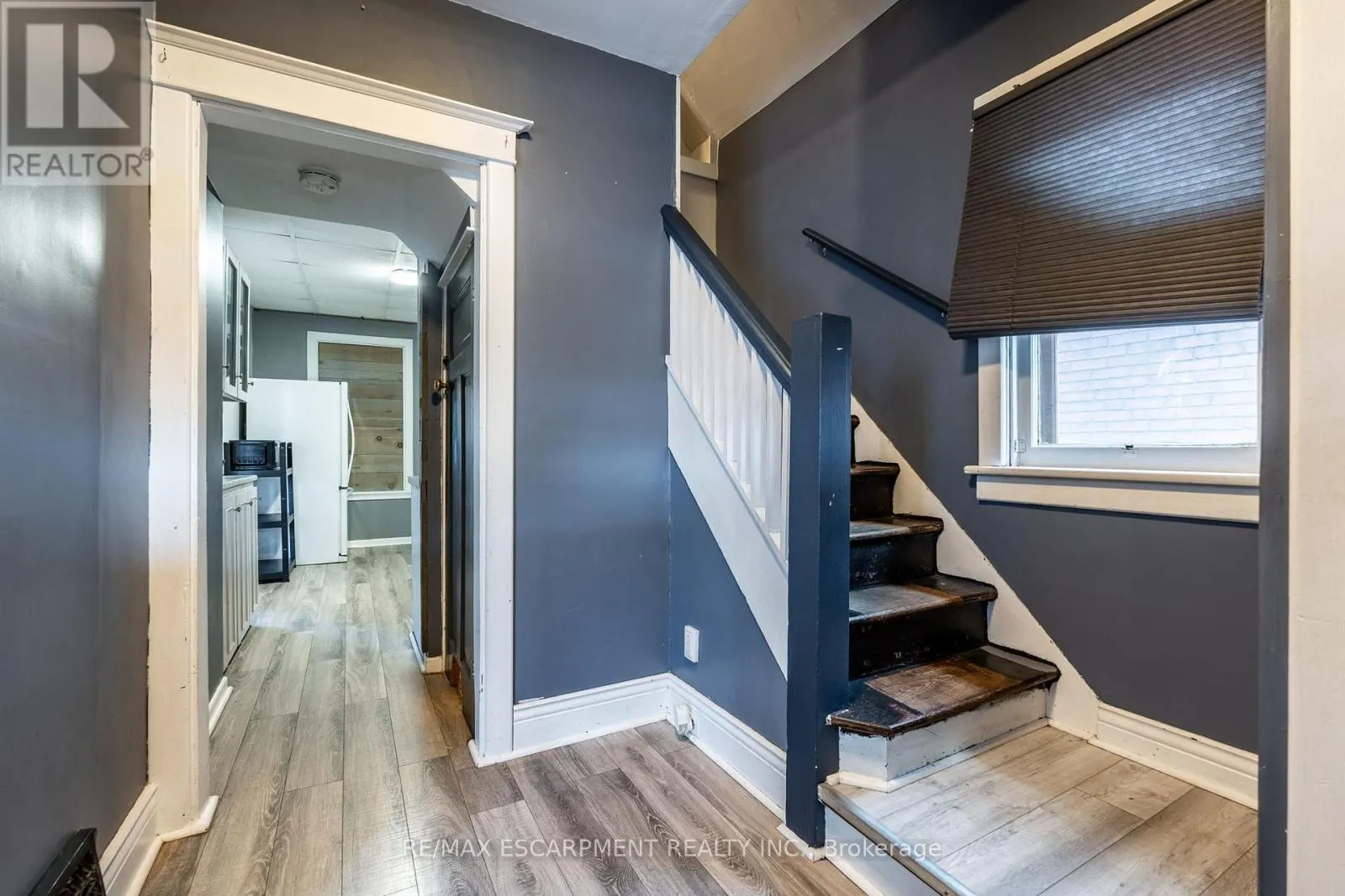 52 CONNAUGHT AVENUE N