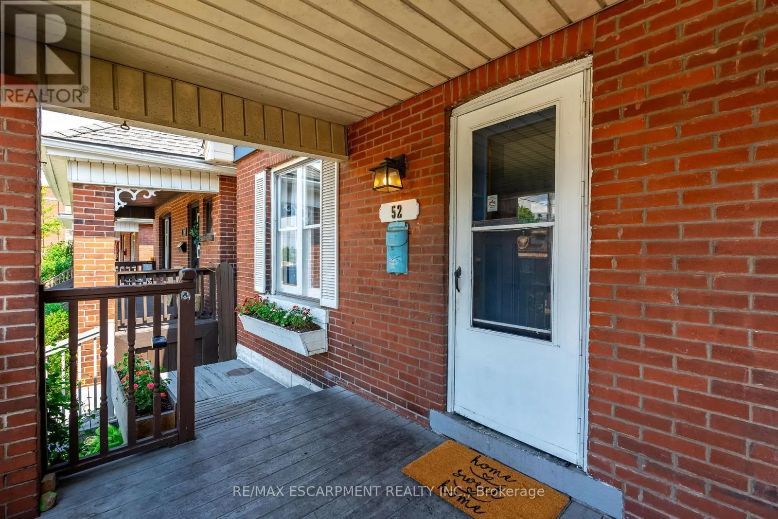 52 CONNAUGHT AVENUE N