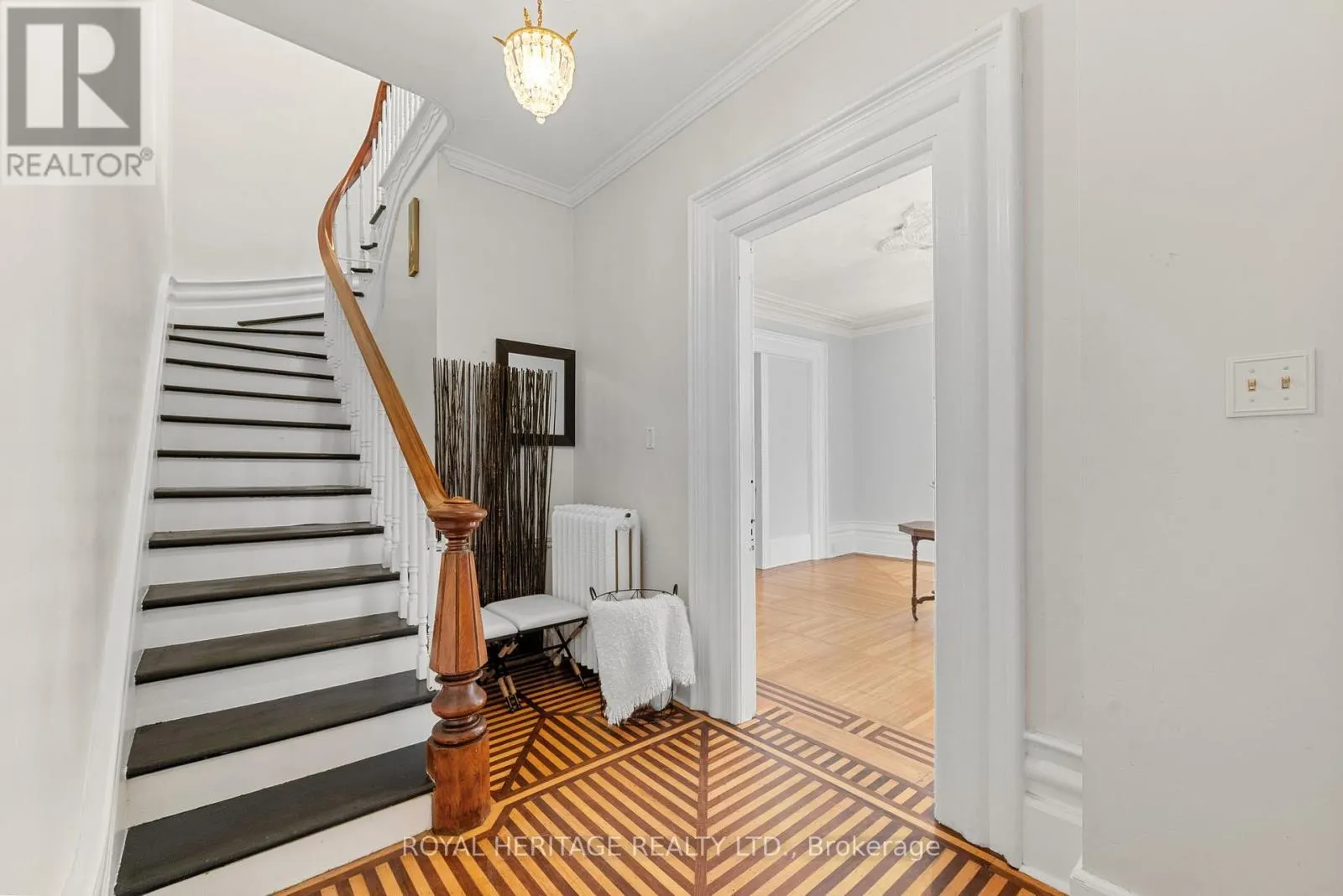 33 KINGSLEY AVENUE