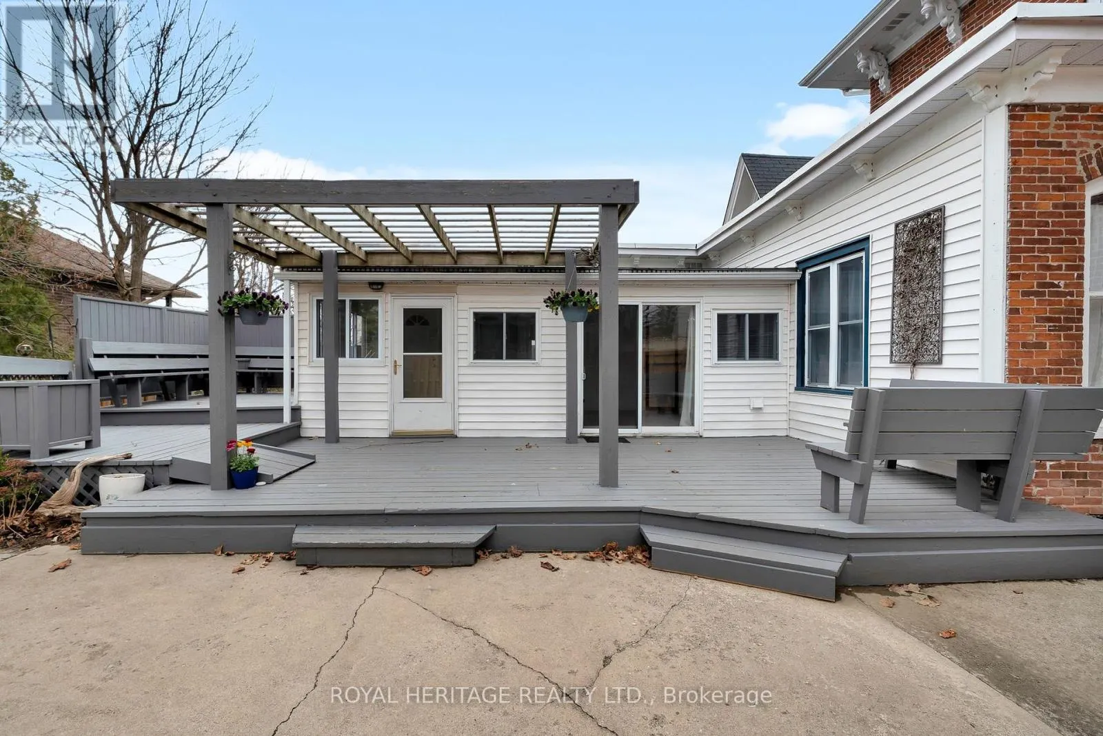 33 KINGSLEY AVENUE
