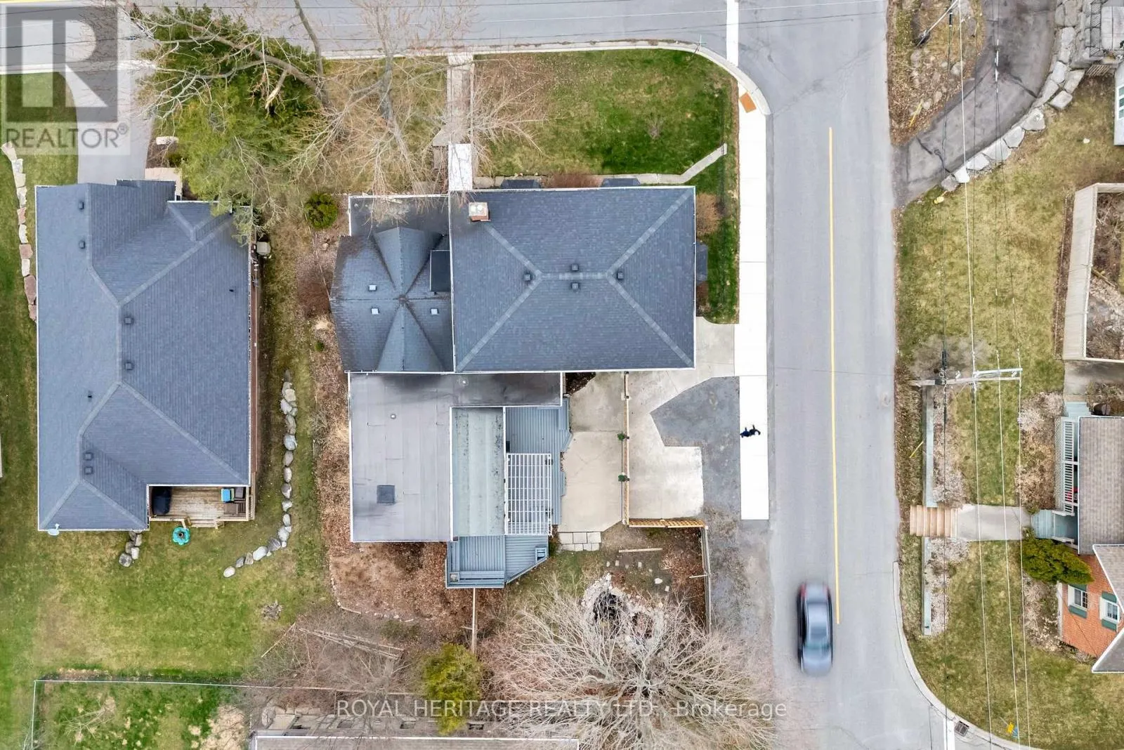 33 KINGSLEY AVENUE