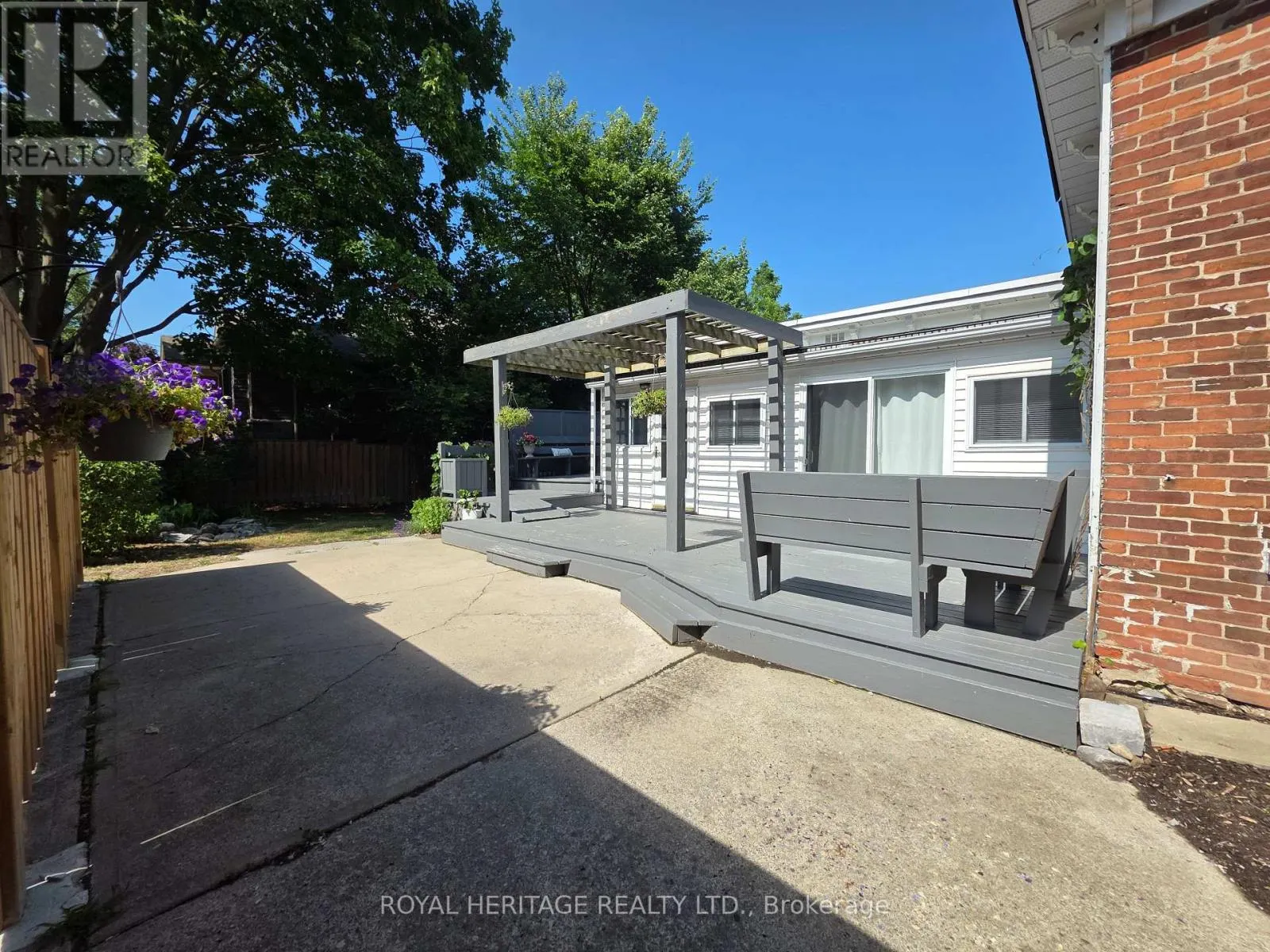 33 KINGSLEY AVENUE