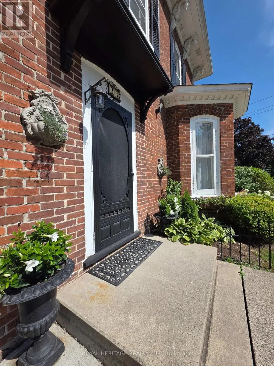33 KINGSLEY AVENUE