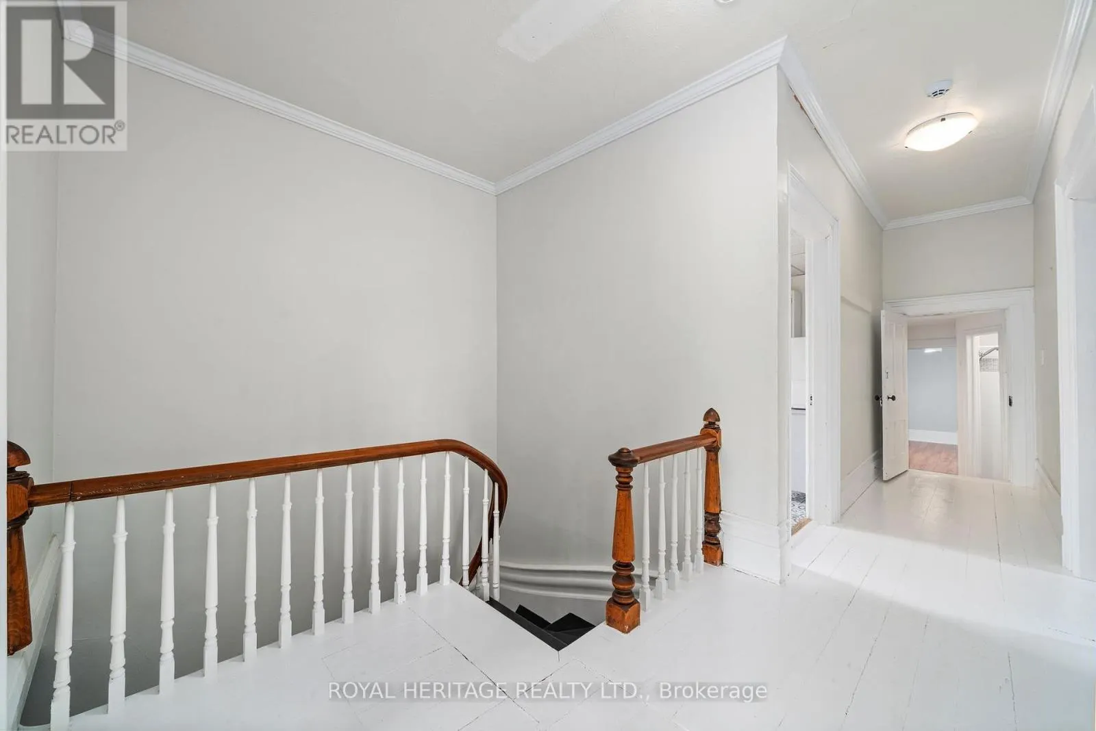 33 KINGSLEY AVENUE