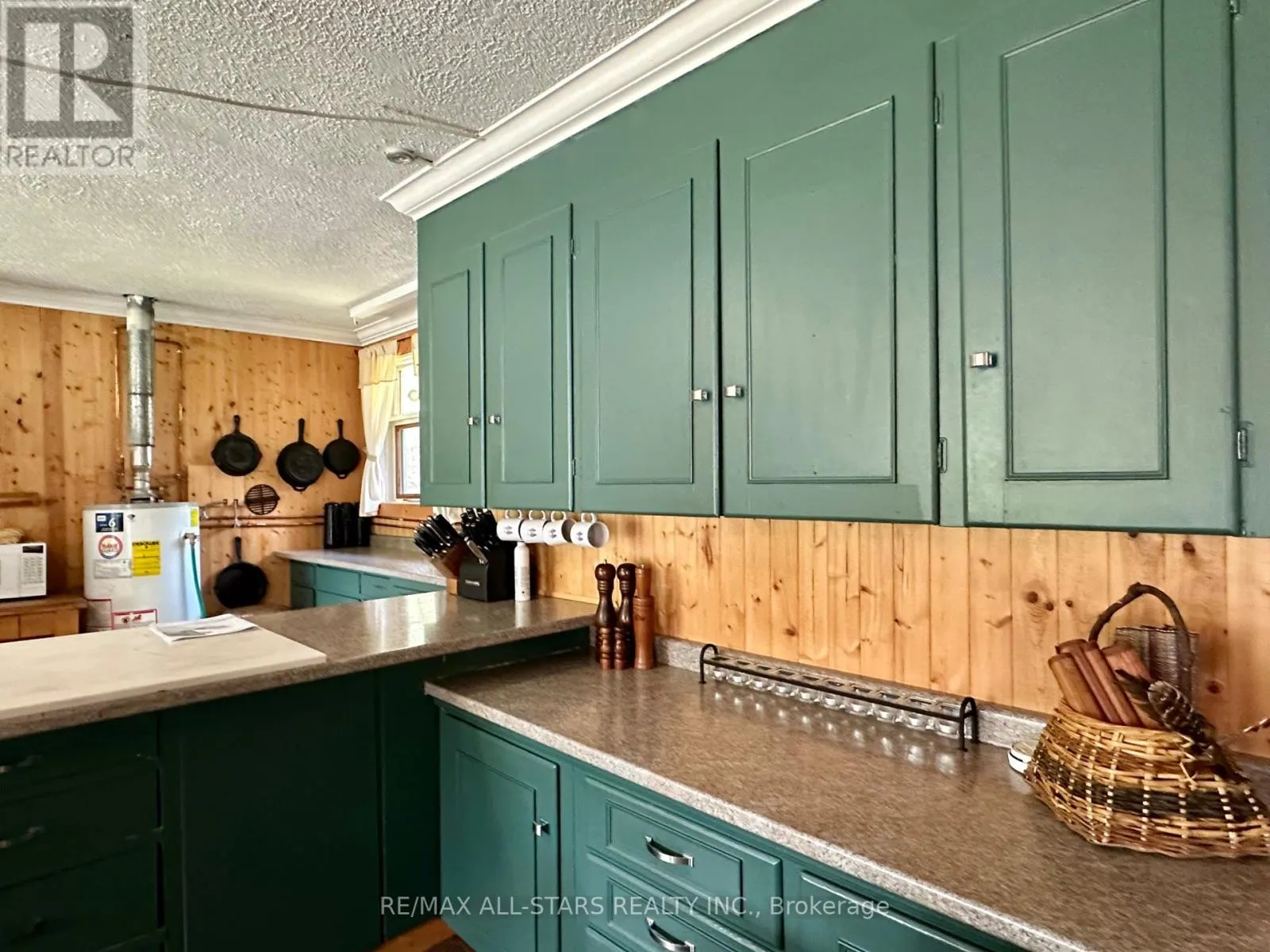 380 LEDGE ROAD
