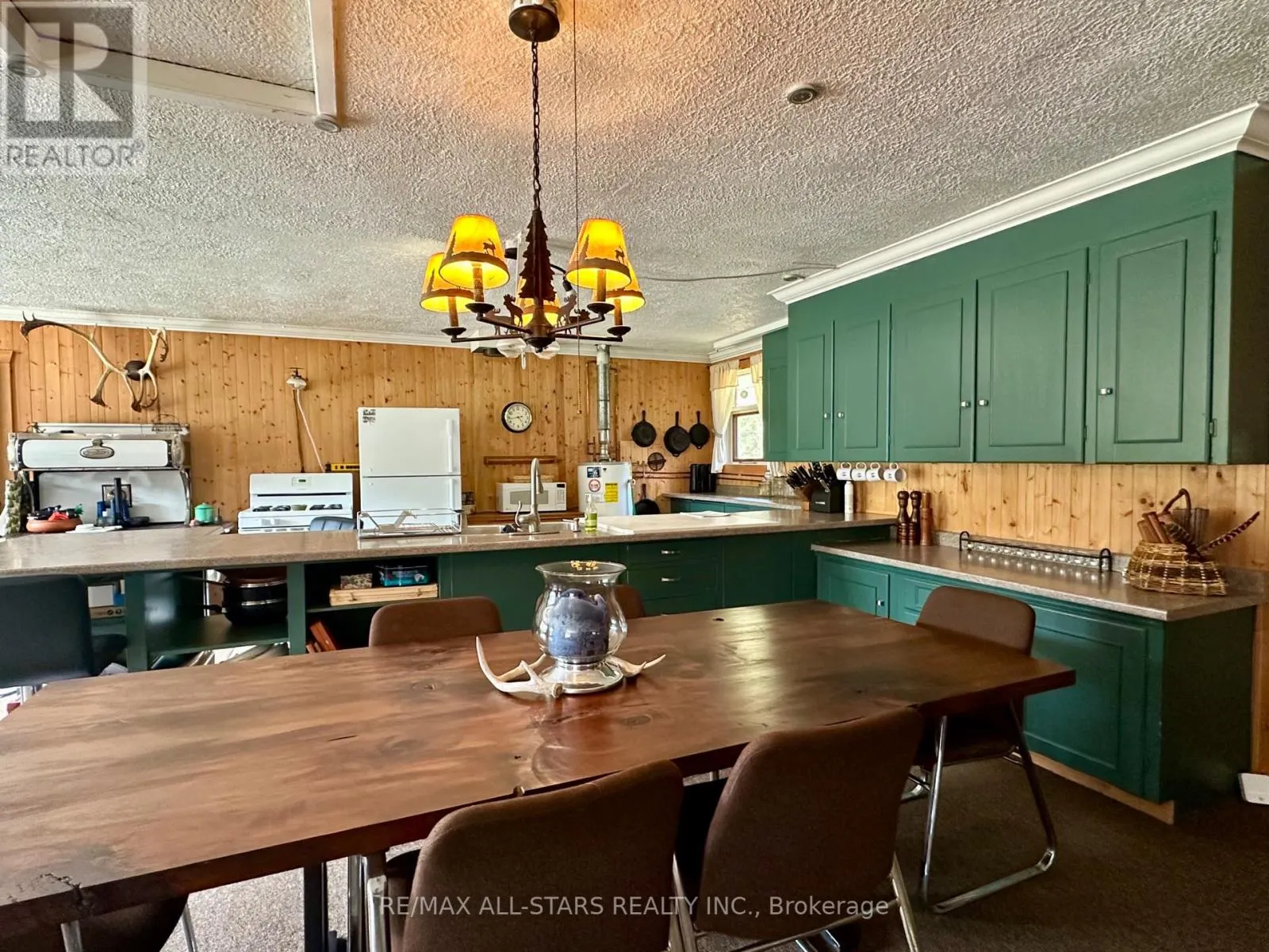 380 LEDGE ROAD