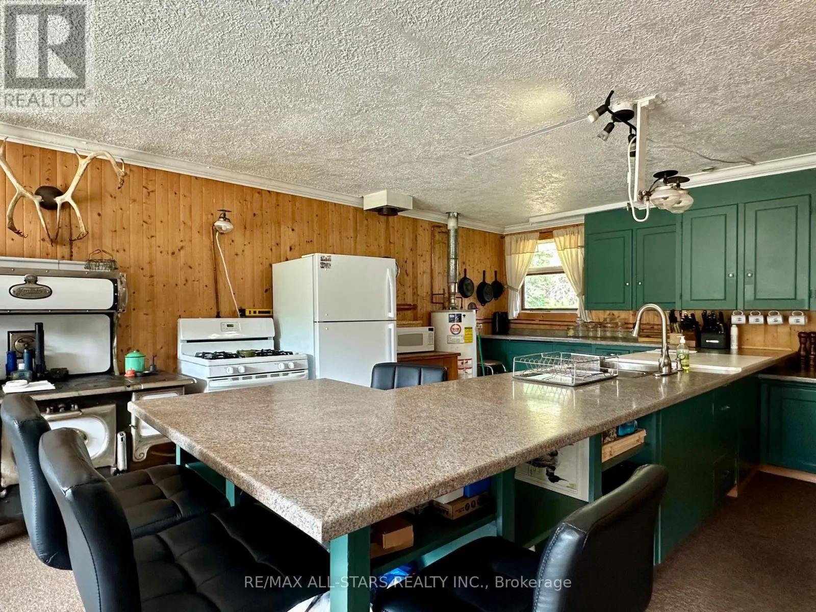 380 LEDGE ROAD