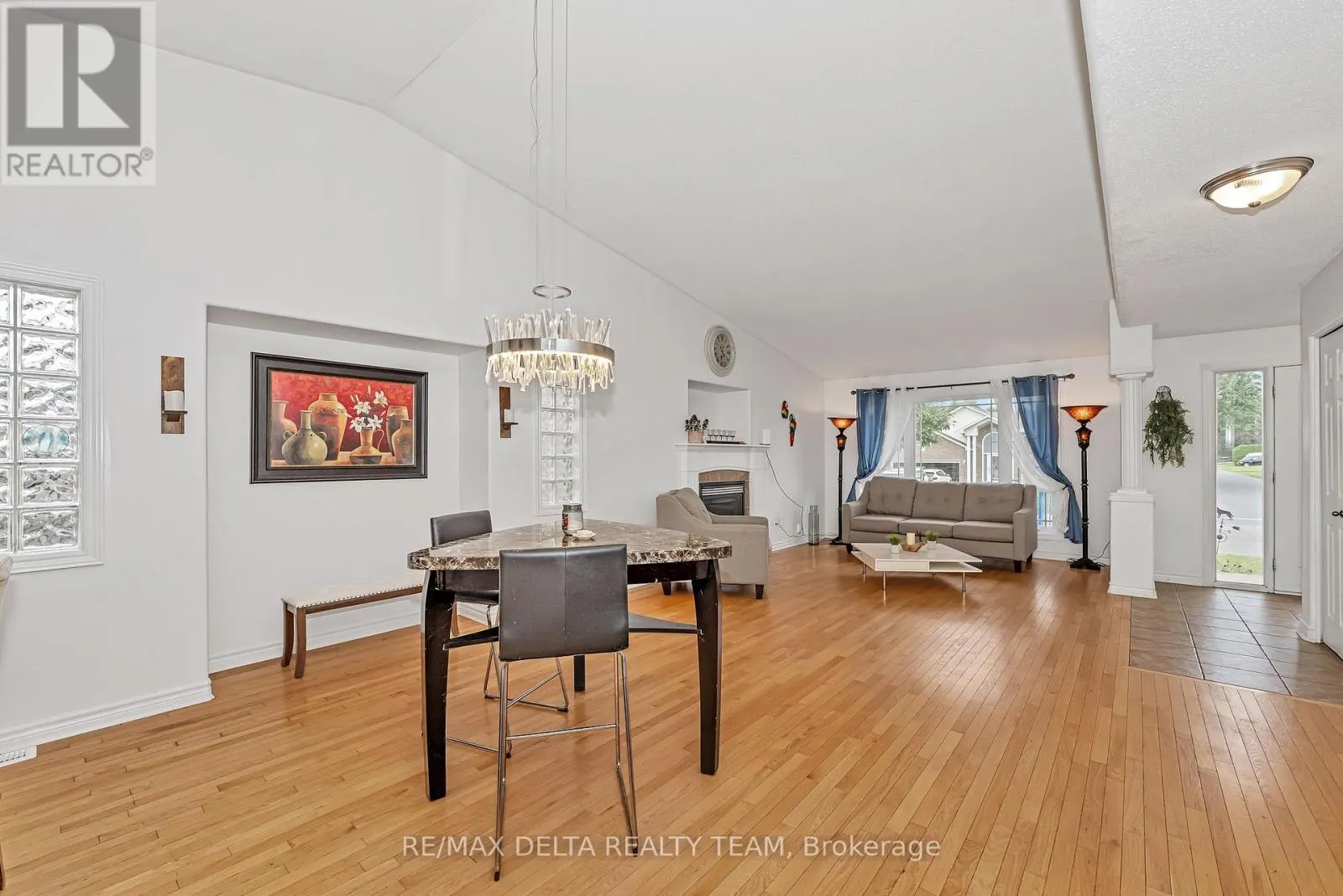 400 CENTENAIRE STREET