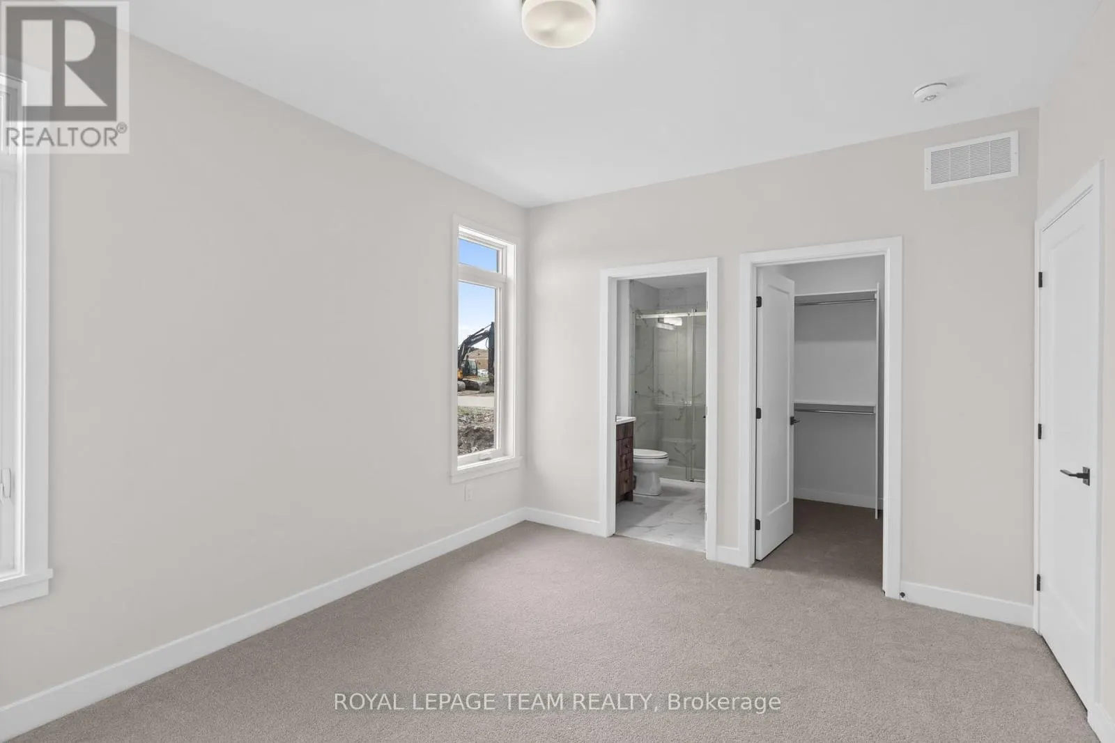 1039 MOORE STREET