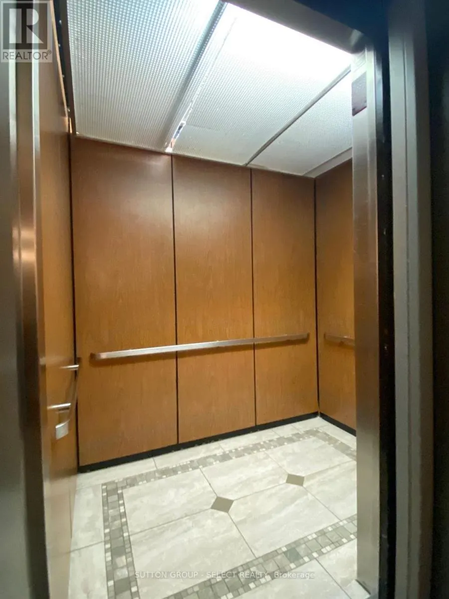 411 - 15 JACKSWAY CRESCENT, #411