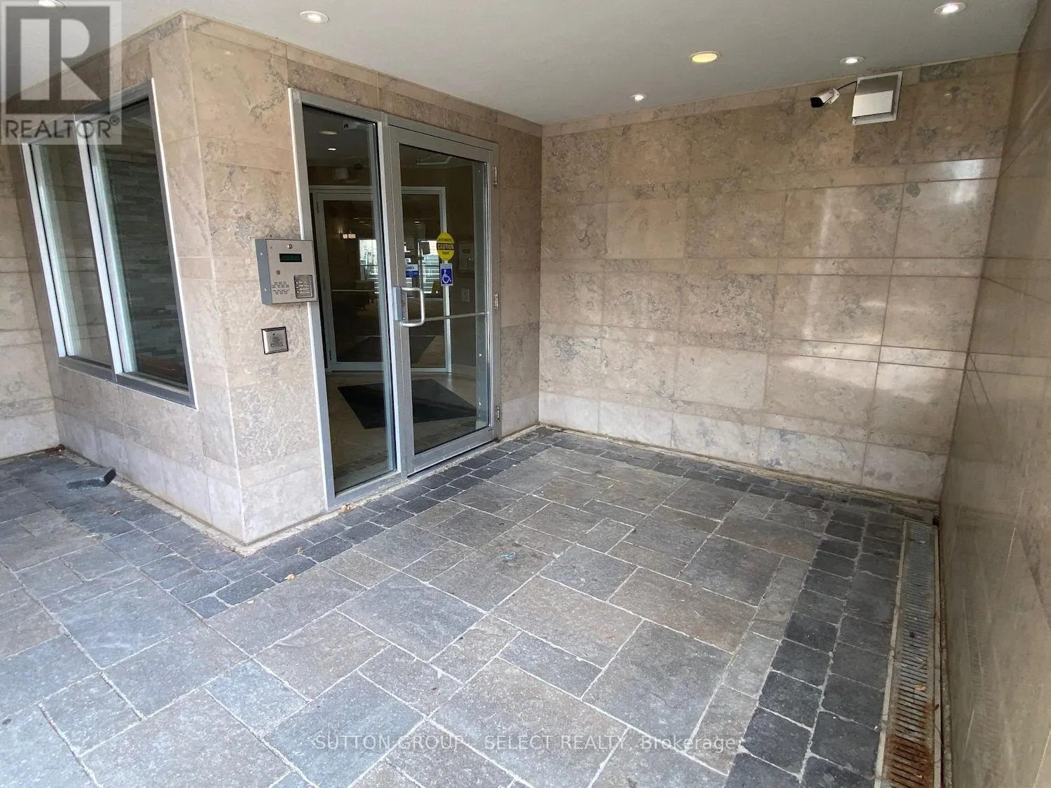 411 - 15 JACKSWAY CRESCENT, #411