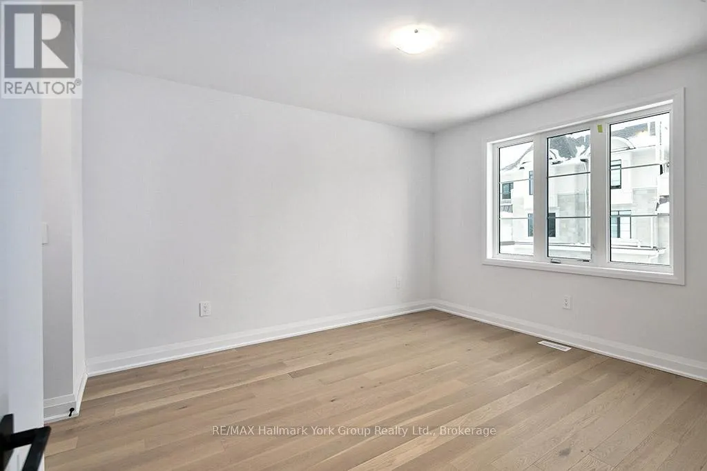 5-11 BAY STREET E